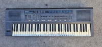 Klaviatura Roland E-5 Inteligentni sintetizator POŠKODOVAN  KONEKTOR Z