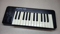 MIDI kontroler Alesis Q25