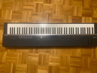 Yamaha CP4 Stage profesionalna klaviatura z lesenimi tipkami