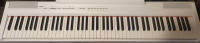 YAMAHA P-105 klaviatura