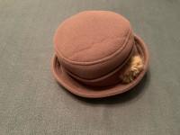 Damski klobuček