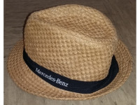 Slamnat klobuk Mercedes Benz - rabljen, notr. obseg 54 cm
