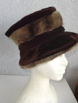 Vintage kapa, klobuk, kombinacija žameta in imitacije krzna