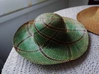 Ženski poletni klobuk iz naravnega materiala