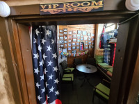 Miza do 90 cm.premera iščem za manjšo sobo