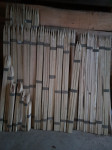 KOLE AKACIJEVE 4X4cm dolžin  1,4m 1,6m 1,8m,2m in daljše-tel.031880874