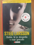 Dekle, ki je dregnilo v osje gnezdo, Stieg Larsson