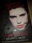 Richelle Mead: Vampire academy SHADOW KISS