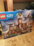LEGO City 60419 - Police station island