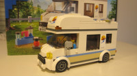 Lego City 60283, počitniški potovalnik.