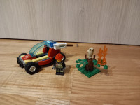 Prodam lego gasilski avtomobil 60247