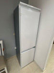 WHIRLPOOL vgradni kombinirani hladilnik - eksponat v salonu