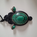 Obesek in uhani iz malahita