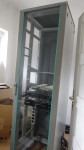 Strežniška omara (server rack) –  z opremo