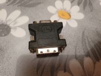 DVI v VGA adapter