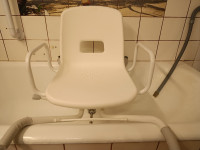 Vrtljiv sedež za kopalno kad