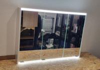 Kopalniška omara z LED lučmi in ogledalom