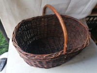 PLETENA KOŠARA Z ROČAJEM 40 x 30 x 20 cm