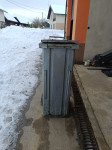kovinska kanta za smeti