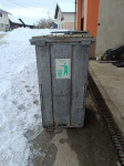 kovinska kanta za smeti