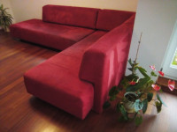 Kotni kavč rdeč