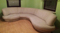 SEDEŽNA GARNITURA S TABUREJEM