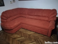 Dobro ohranjena raztegljiva kotna sedežna garnitura / kavč