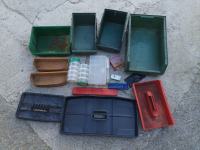 Različne škatle in posode za orodje ali vijake