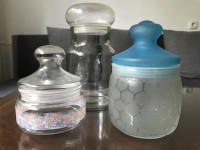 Doze - steklene  posode s pokrovi za sol, sladkor, itd