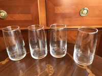 Štirje stekleni kozarci po 3 dcl