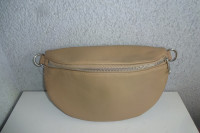 Nerabljena kozmetična torbica širina 26 cm, bež barva