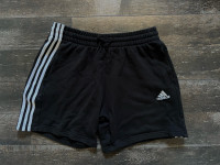ADIDAS kratke hlače (št. L)