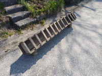 Leseno krmilno korito za kokoši , zajce krmilnik