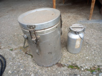 Mlečne kangle prodam 1x10 lit  1x2 lit