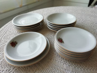 Retro jedilni krožniki - 18 delna garnitura, porcelan Titov Veles
