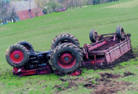 Kupim traktor, v okvari,slabše ohranjen, karamboliran, brez dokumentov