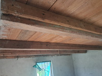 Prodam dobro ohranjen les/tramove ostrešja starejšega objekta