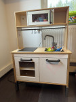 Otroška kuhinja Ikea z vso pripadajočo opremo