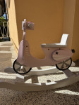 Otroški gugalnik motor