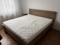 Prodam posteljni okvir z jogijem in posteljnim dnom (180x200)