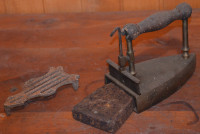 Starinski likalnik na likalno železo (s podstavkom)