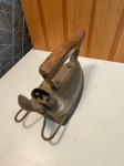 Starinski likalnik z lesenim ročaj električni 2x