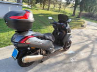 Peugeot Metropolis - le 1500 km,trikolesni skuter vozen z B kategorijo