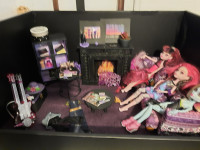 PUNČKE MONSTER IN MONSTER ROOM