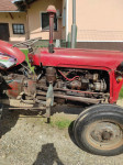 Traktor v delovnem stanju