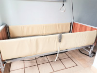 Oblazinjena zaščita za ograje negovalne postelje