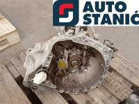 Menjalnik TOYOTA YARIS XP130 | OEM: 303000D190 (1KR-FE)