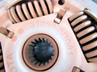 SKLOPKA OEM N. 31250-0D081 ORIGINAL REZERVNI DEL TOYOTA YARIS P9 MK2 (