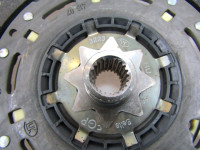 SKLOPKA OEM N. 55351938 ORIGINAL REZERVNI DEL OPEL CORSA D S07 (2006 -