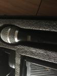 Nerabljen daljinski mikrofon UHF primeren za karaoke.